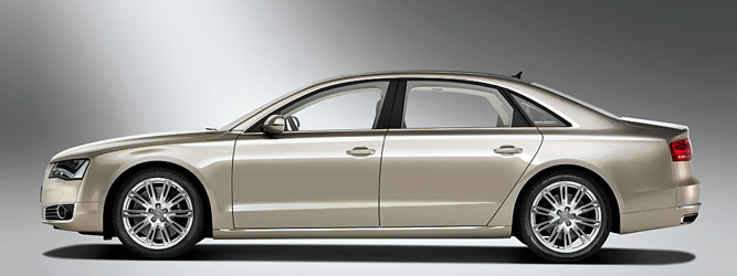 Audi представила удлинённую модель A8 L W12 Quattro