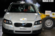 Краш тест Volvo C30