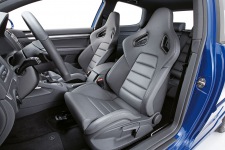 Салон нового Volkswagen Golf R32