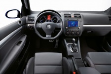 Салон нового Volkswagen Golf R32