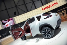 Салон Nissan Qazana Concept 2009