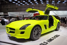 Женева 2011: Mercedes SLS AMG E-CELL